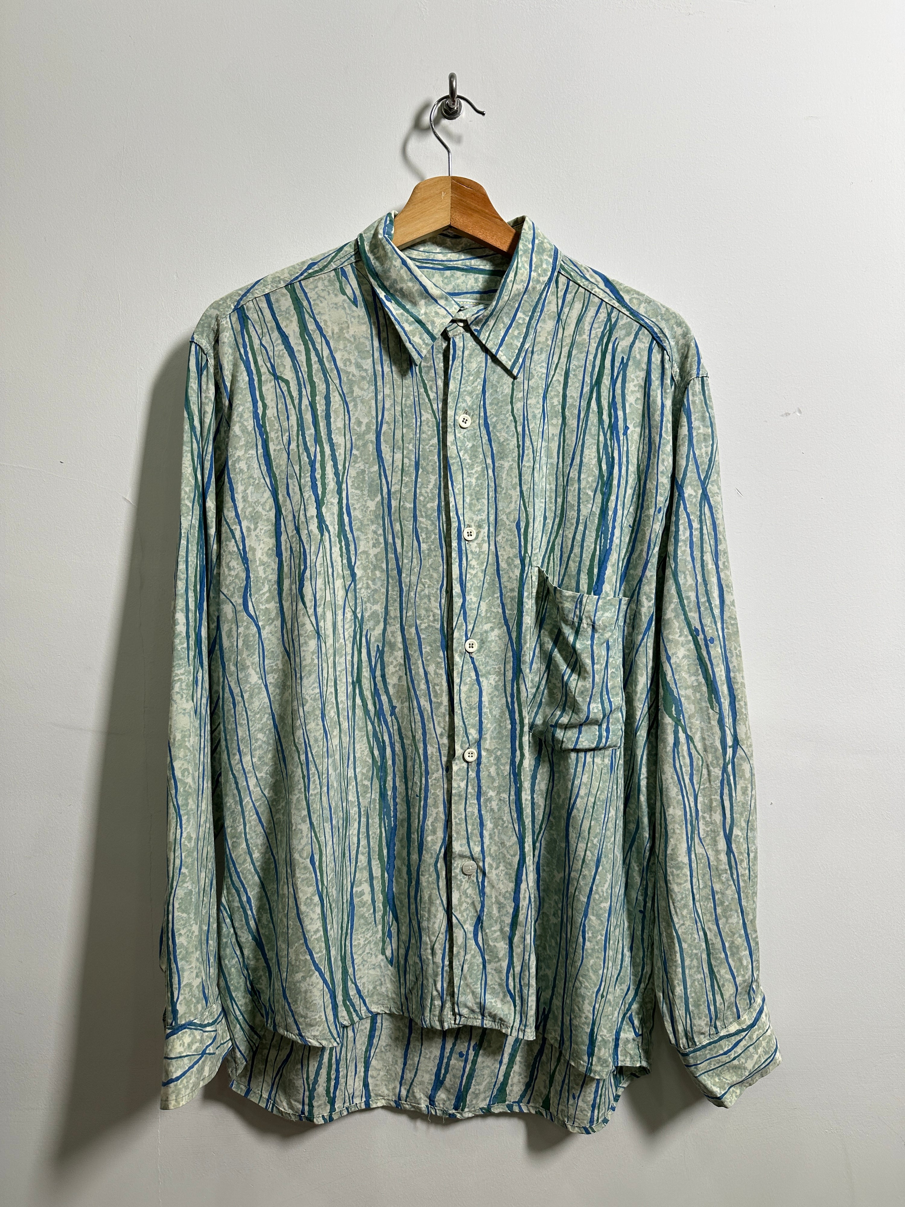 Vintage long-sleeve shirt in green with patterns - thrift.mt