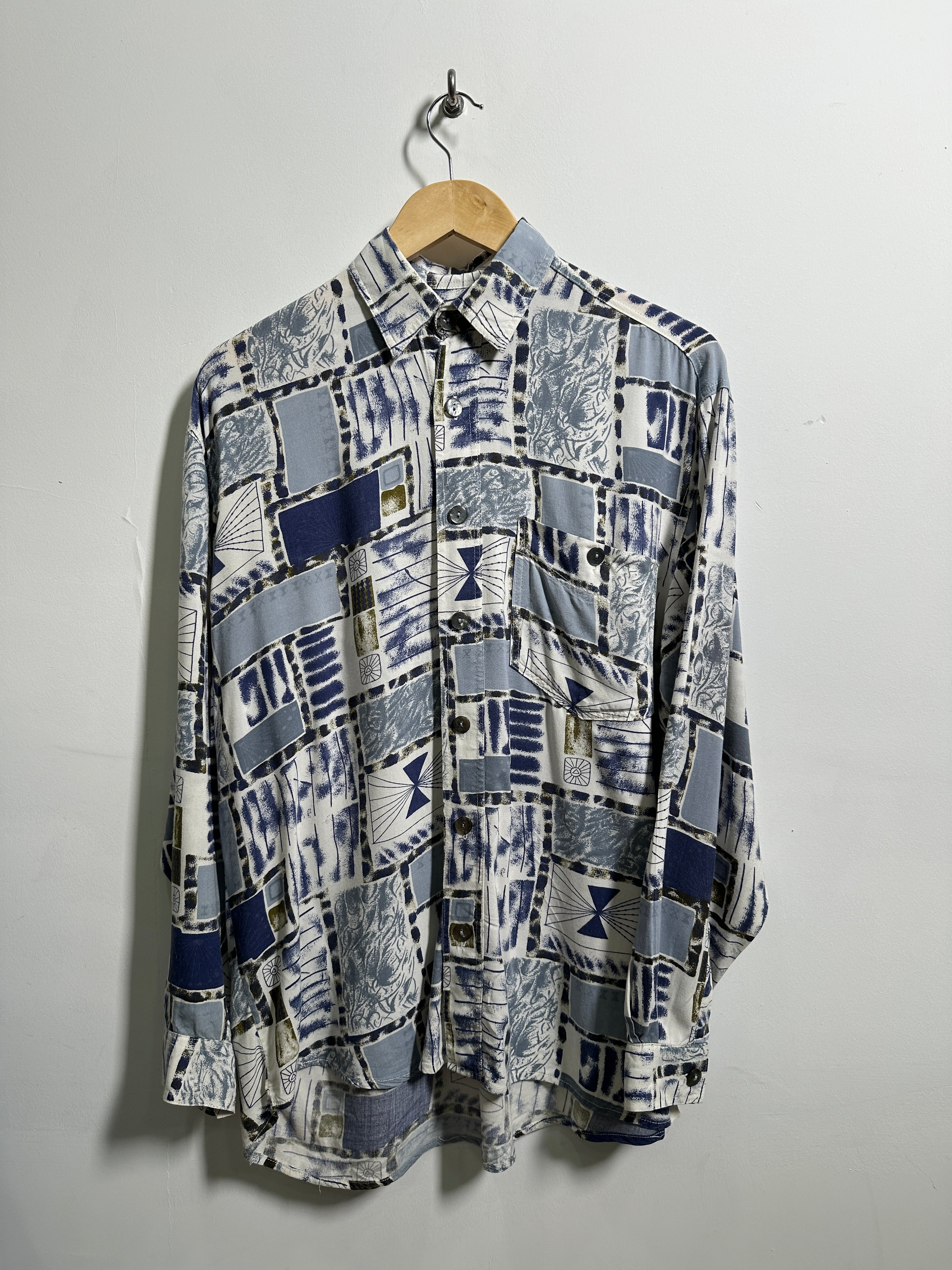 Vintage long-sleeve shirt with blue and white patterns - thrift.mt