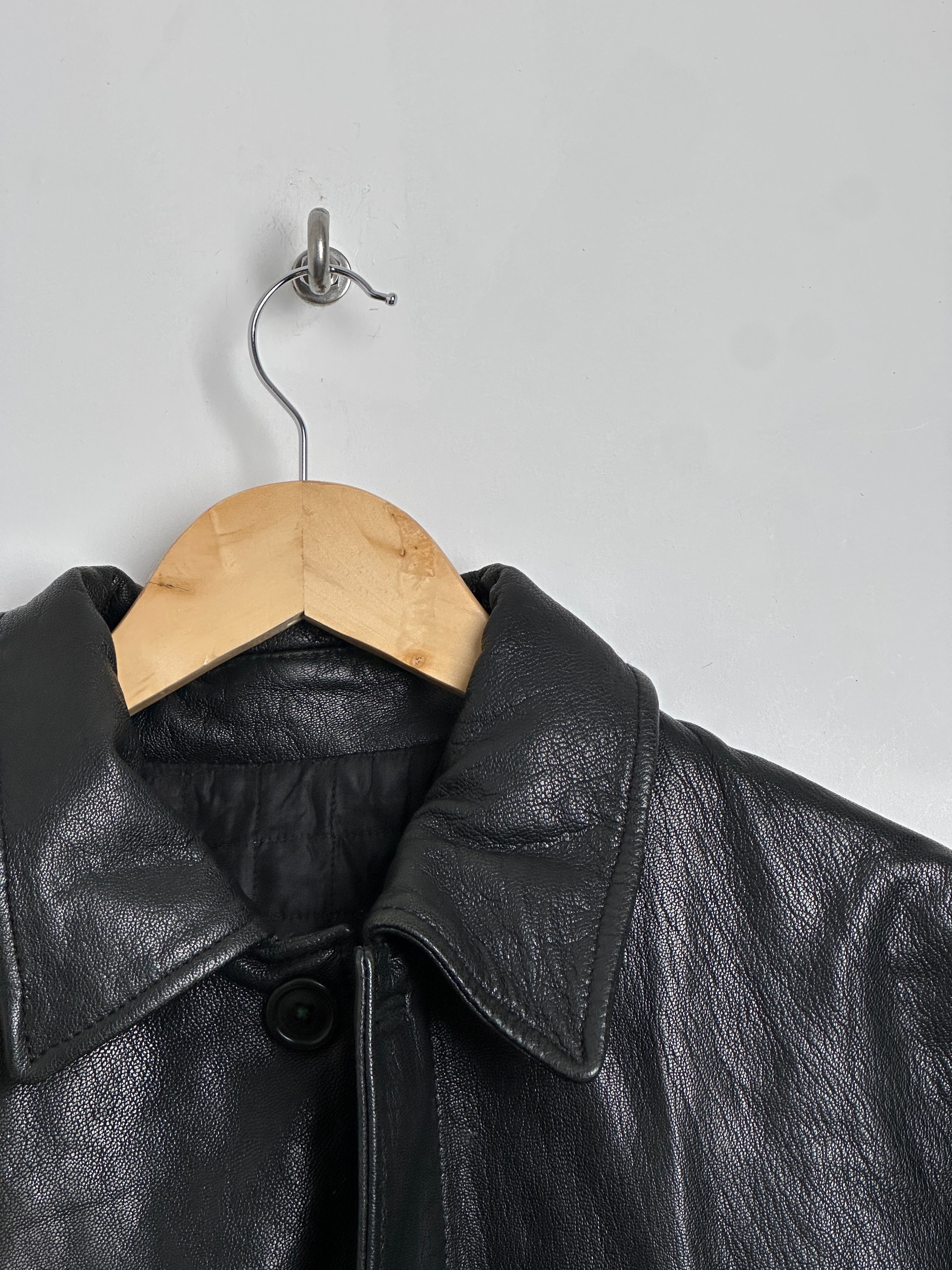 Vintage black leather jacket with zipper - thrift.mt