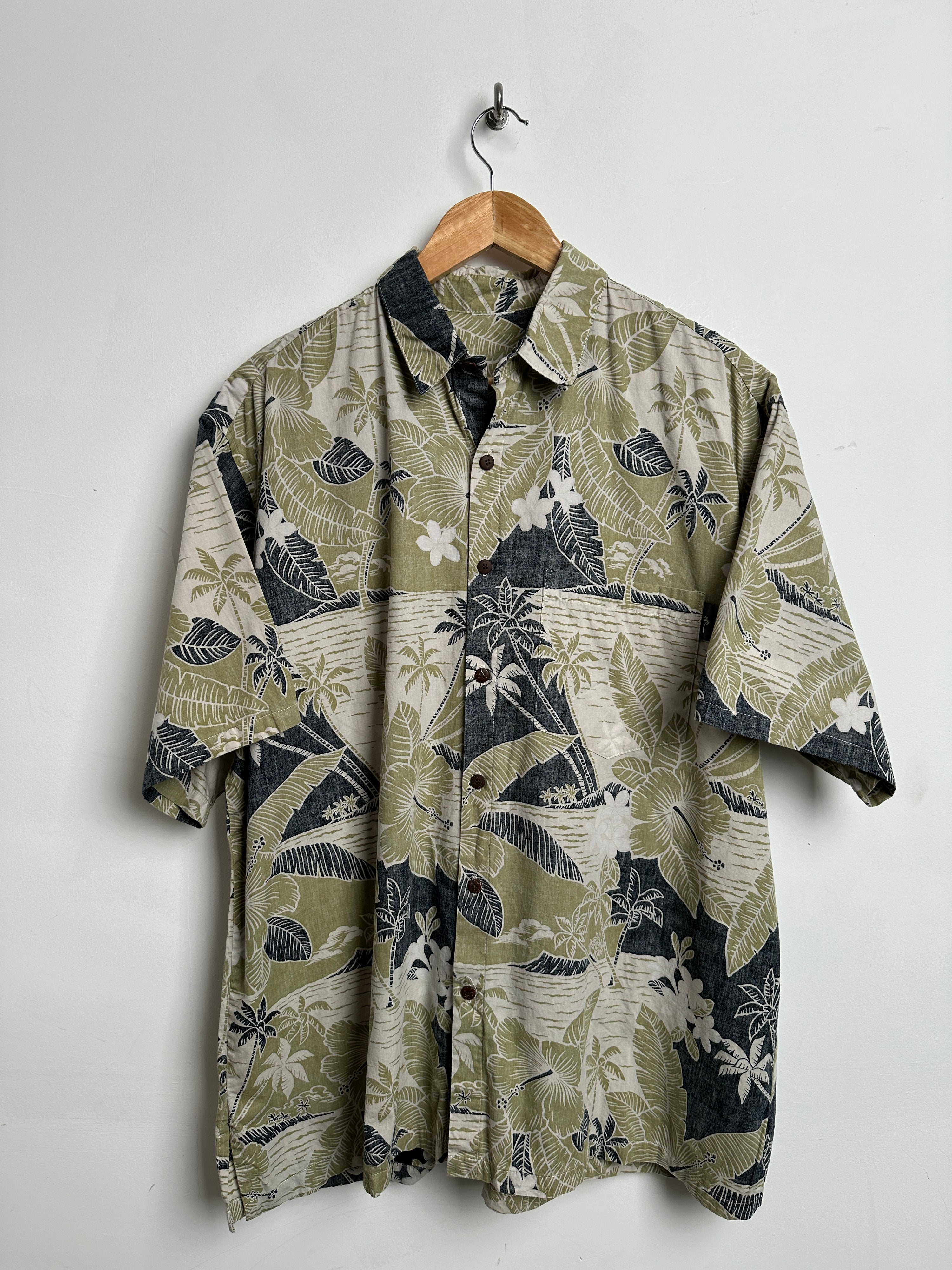 Vintage Hawaiian shirt in green and blue - thrift.mt