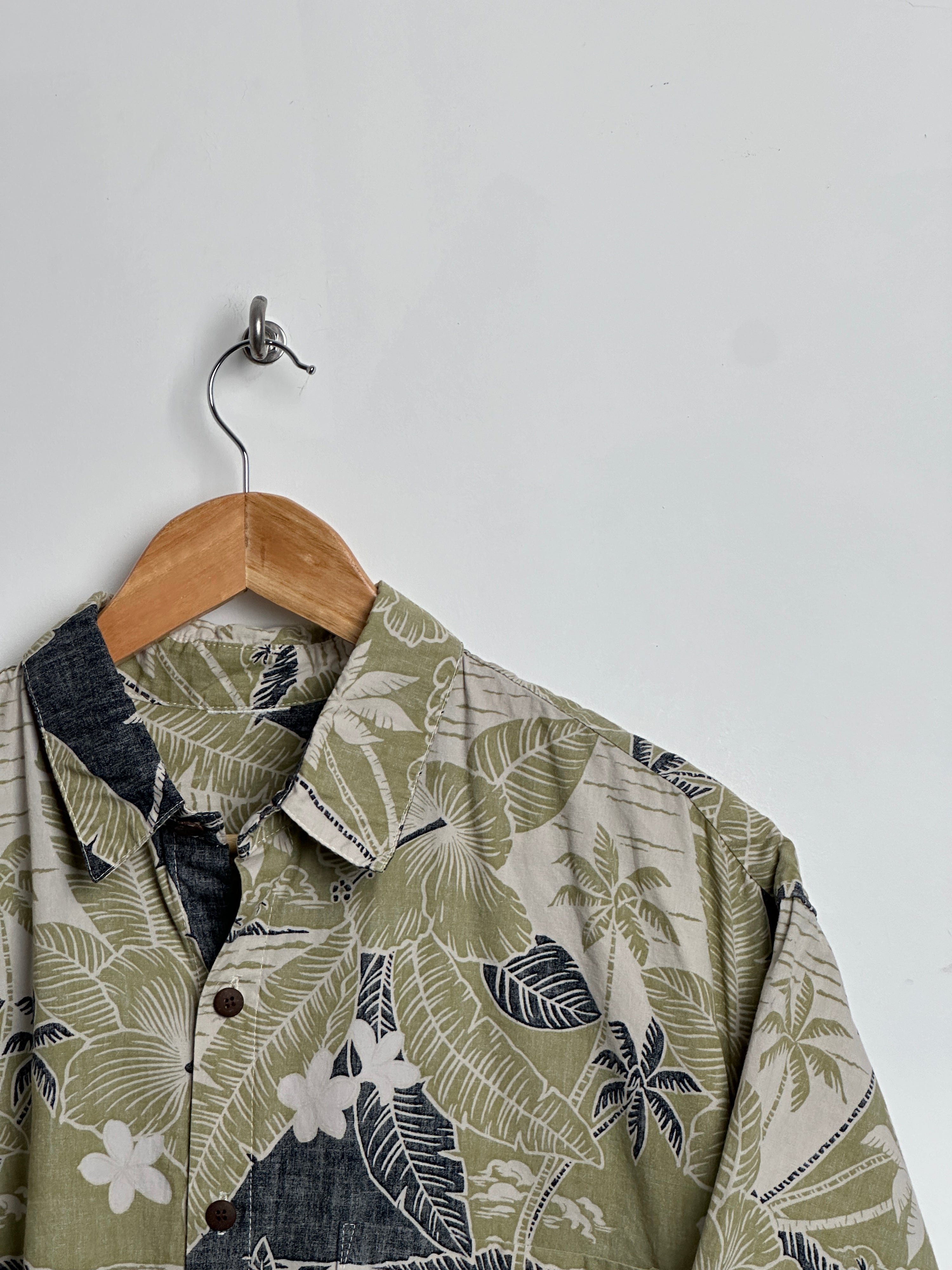 Vintage Hawaiian shirt in green and blue - thrift.mt