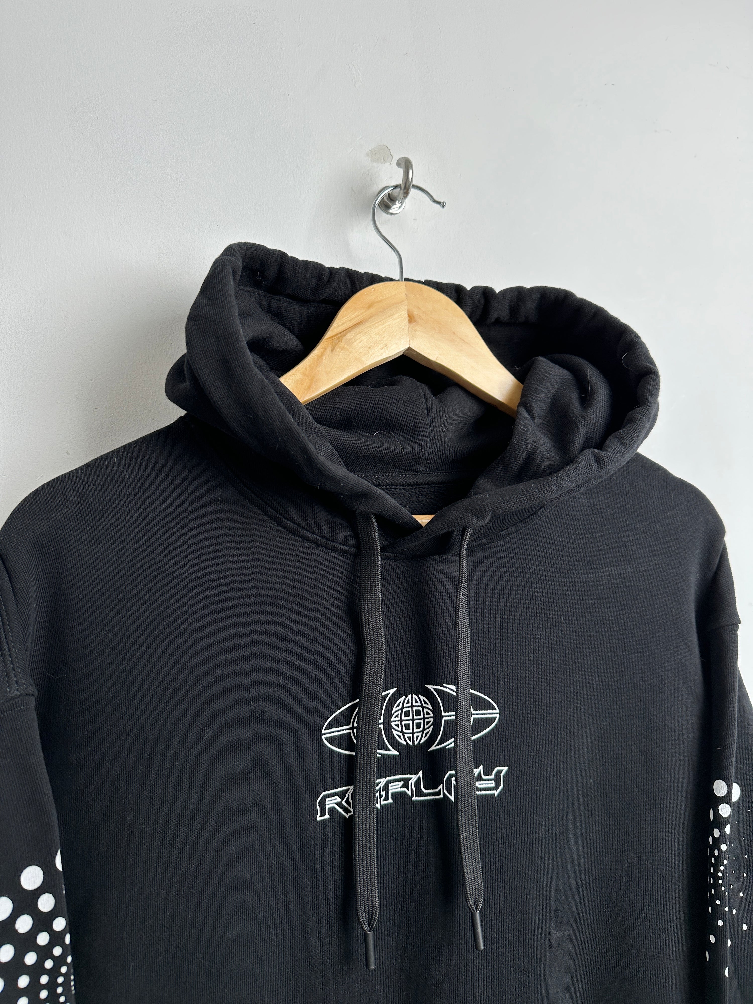 REPLAY HOODIE IN BLACK