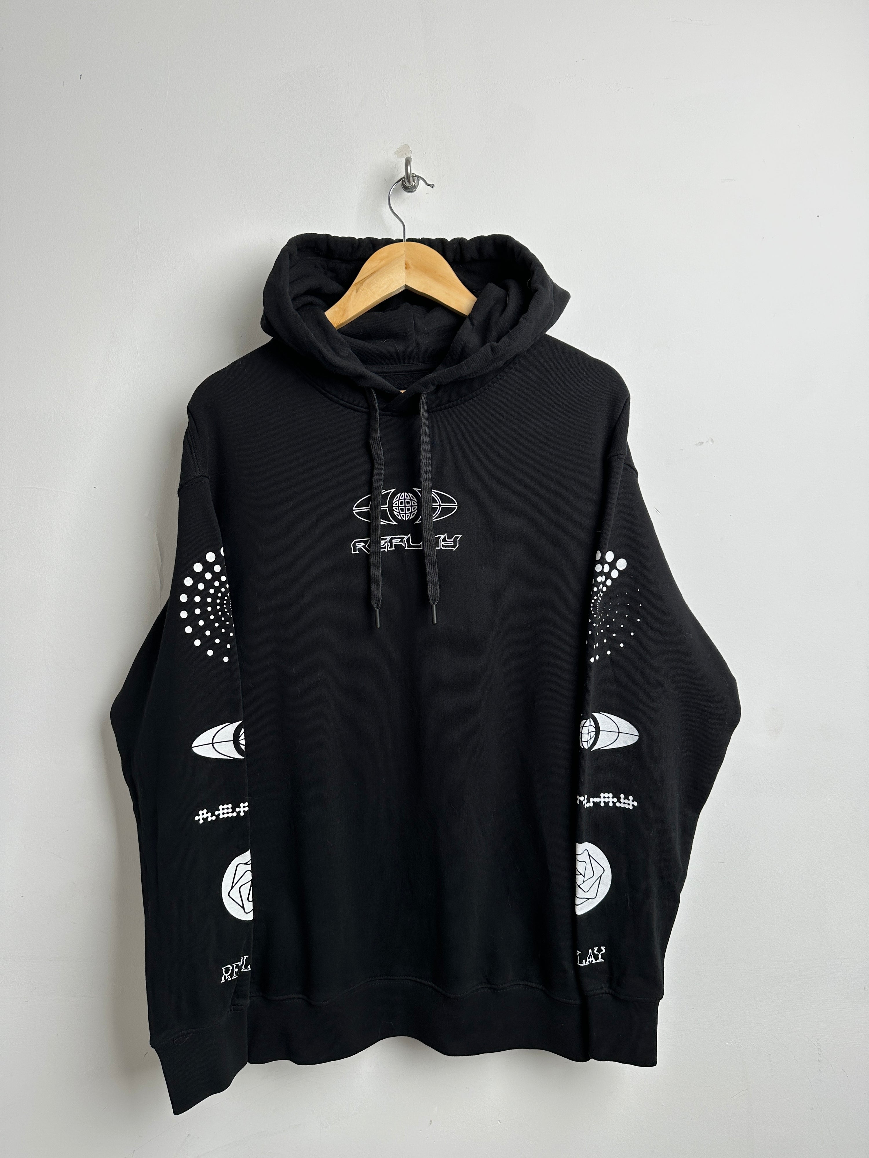 REPLAY HOODIE IN BLACK