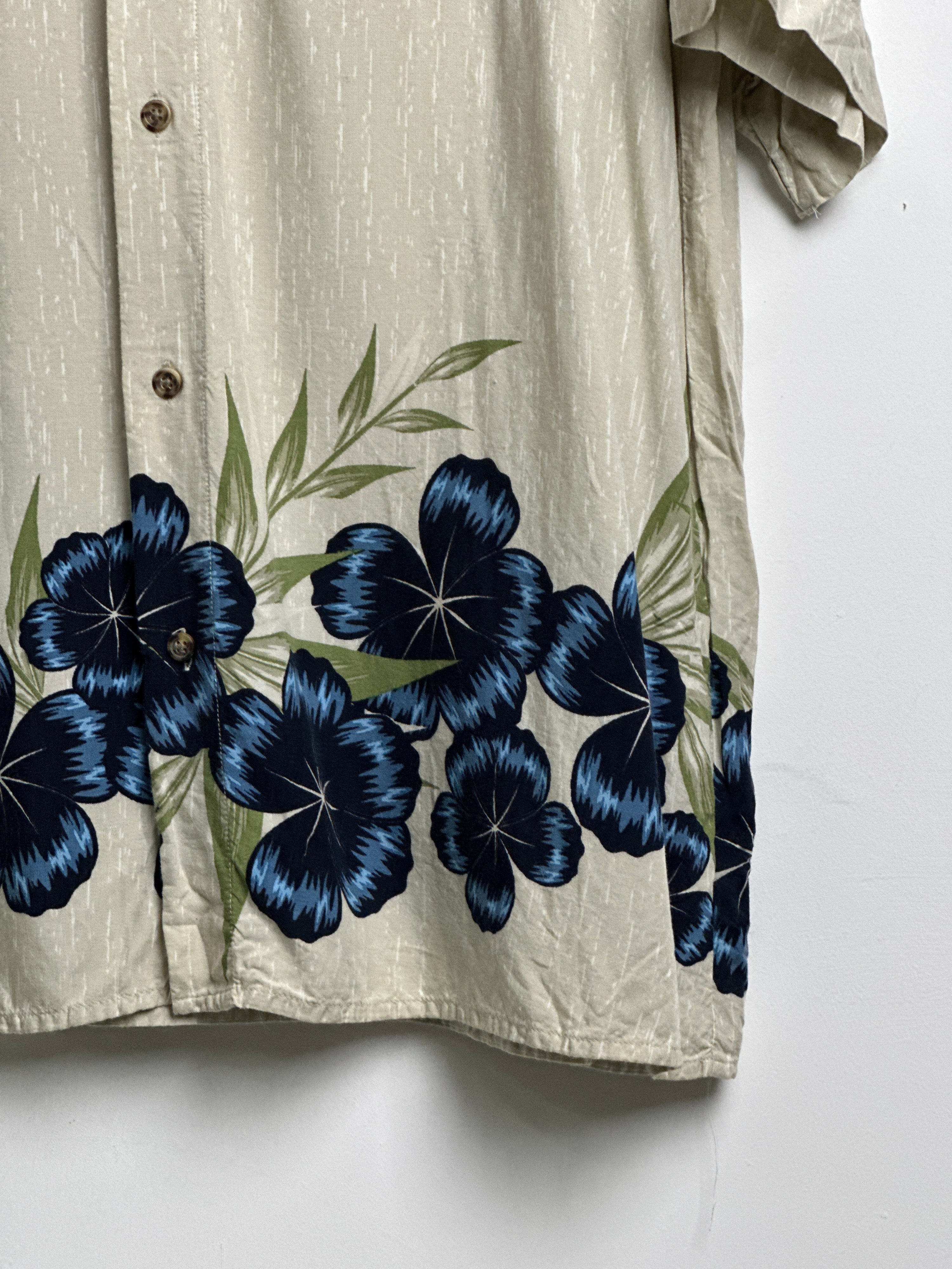 Puritan short sleeve shirt in beige with blue flowers - thrift.mt