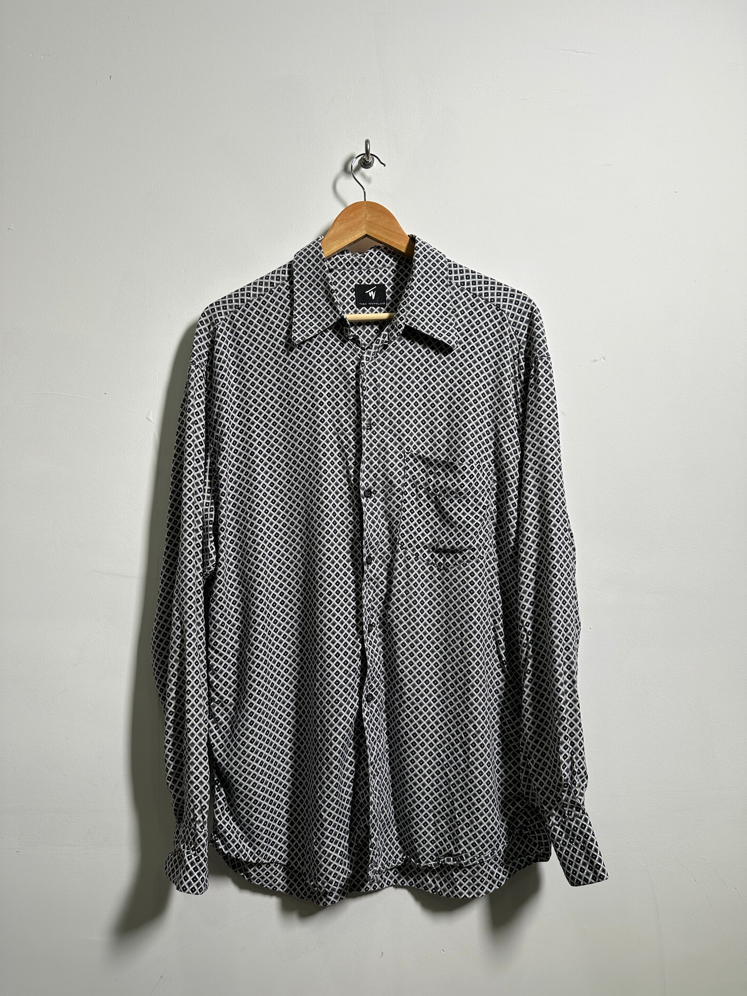 Theo Wormland light, long-sleeve shirt in blue with diamond patterns - thrift.mt