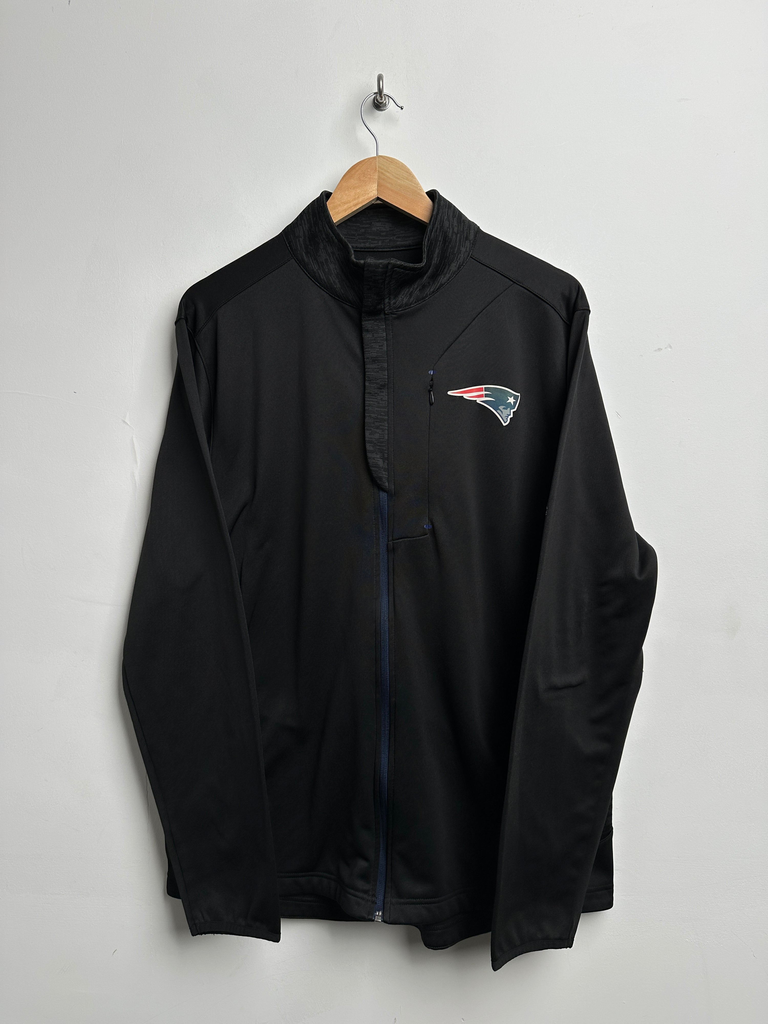 Majestic zip up in black - thrift.mt