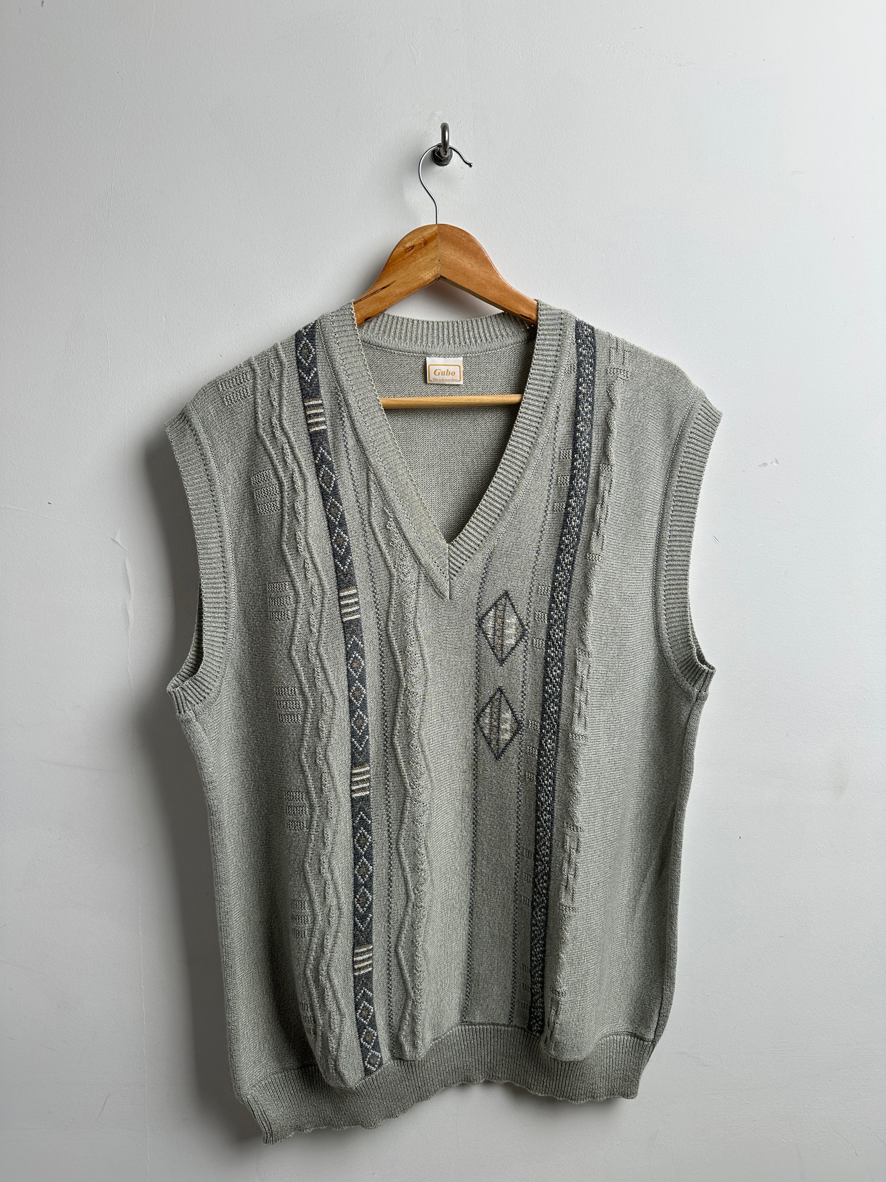 Gubo vintage knit vest - thrift.mt